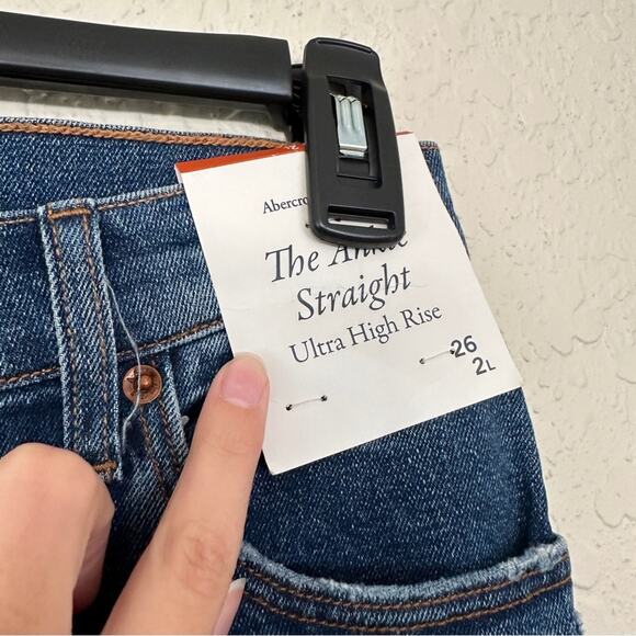 NWT Abercrombie & fitch Ankle Straight Leg Distressed Jean 26 Long - Picture 4 of 5